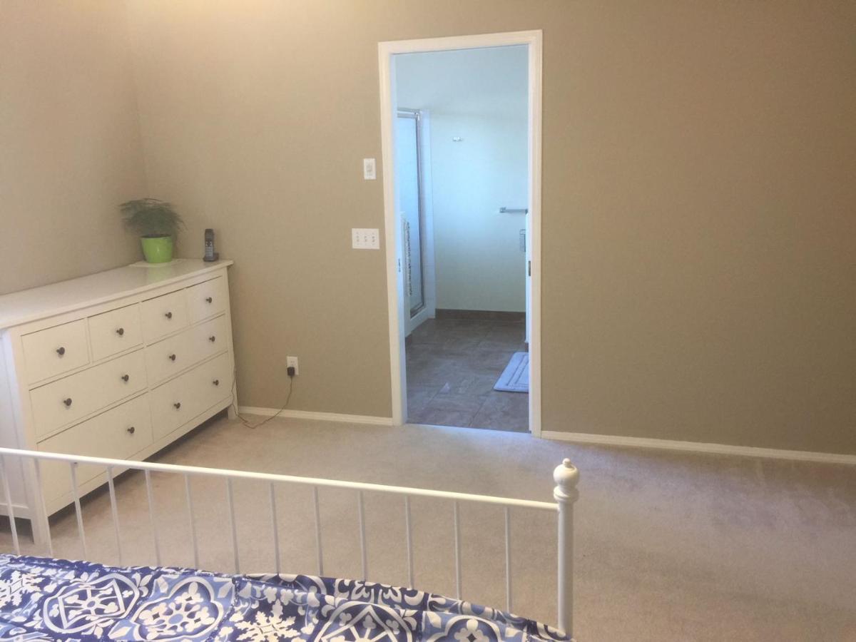 Brother Li Homestay YYC Exterior foto