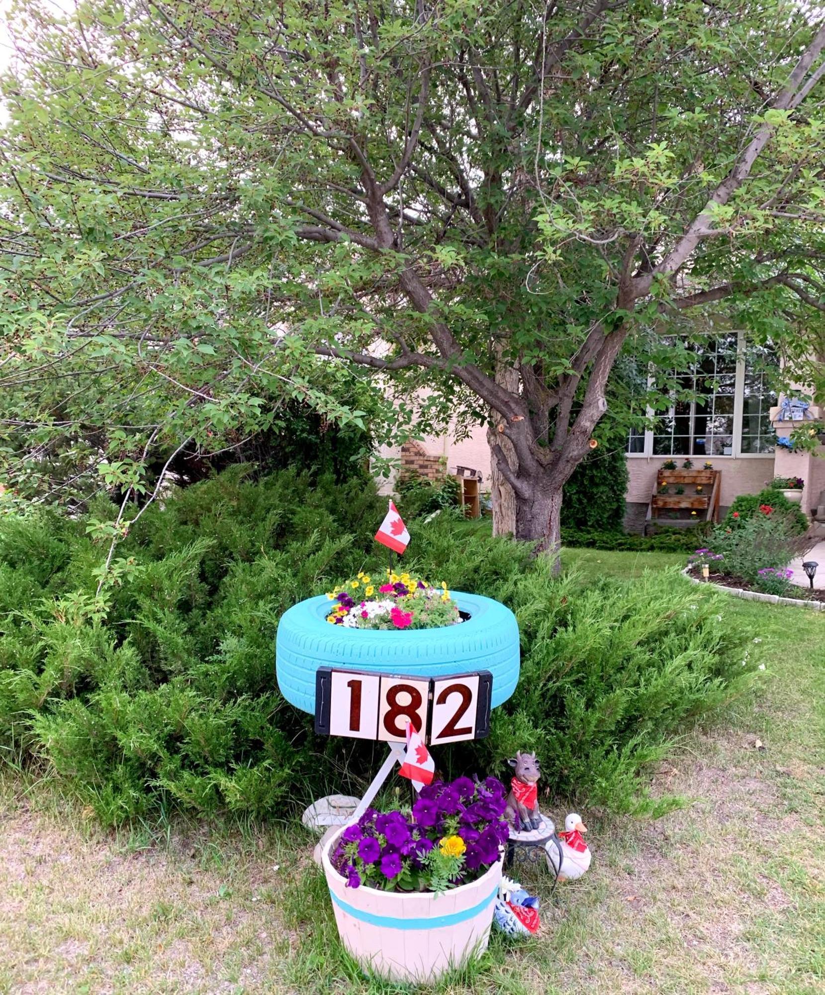 Brother Li Homestay YYC Exterior foto