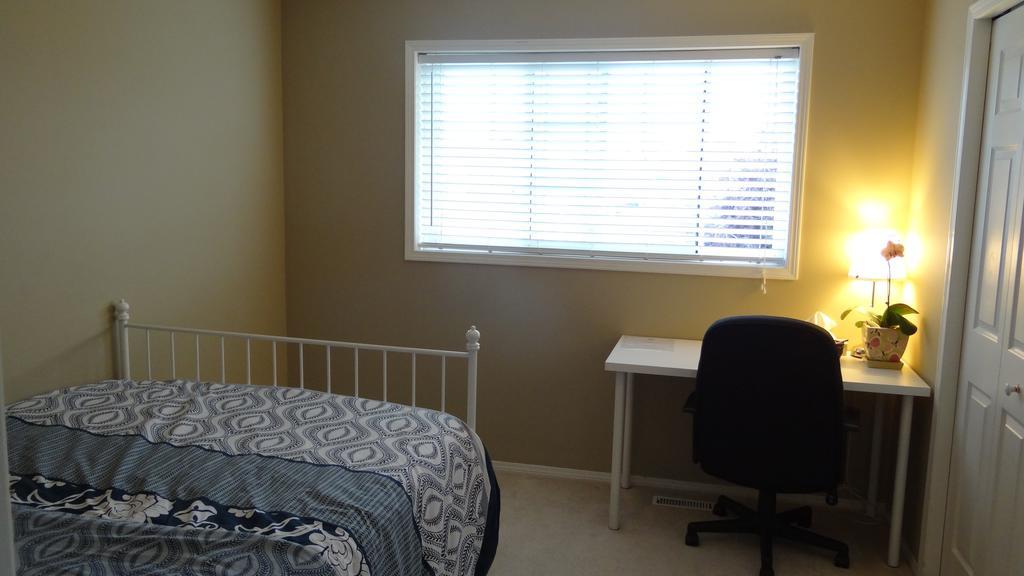 Brother Li Homestay YYC Exterior foto
