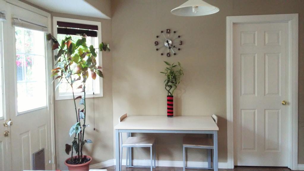 Brother Li Homestay YYC Exterior foto