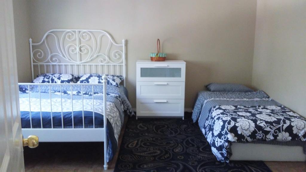Brother Li Homestay YYC Exterior foto
