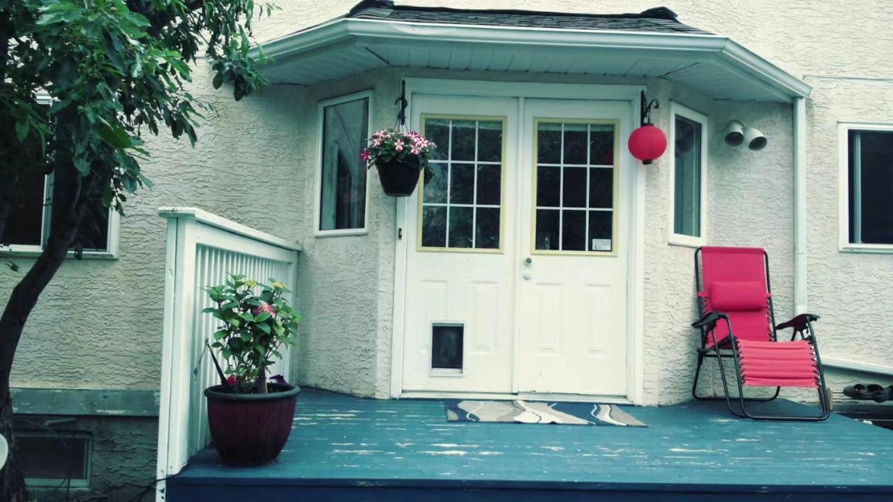 Brother Li Homestay YYC Exterior foto